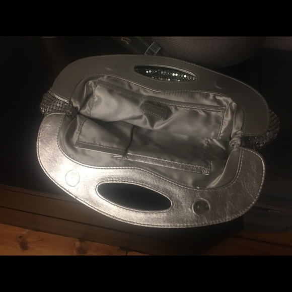 Metallic silver clutch perfect for night out - Picture 3 of 4